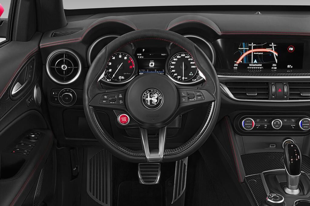 Alfa Romeo Stelvio Quadrifoglio (Baujahr 2019) - 5 Türen Lenkrad