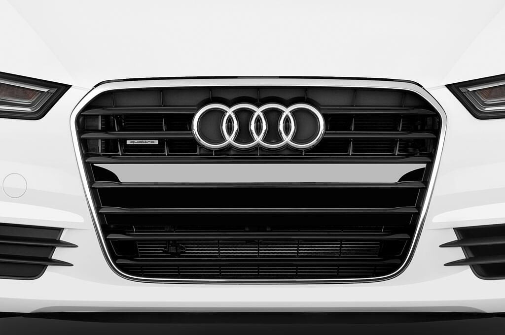 Audi A6 (Baujahr 2012) - 4 Türen Kühlergrill und Scheinwerfer