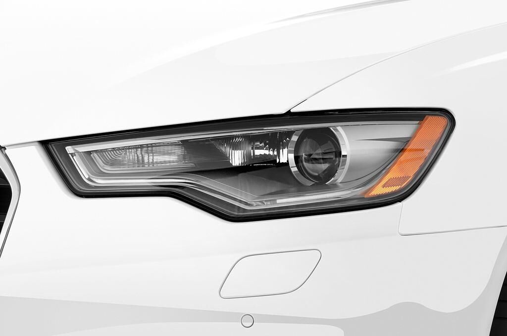 Audi A6 (Baujahr 2012) - 4 Türen Scheinwerfer