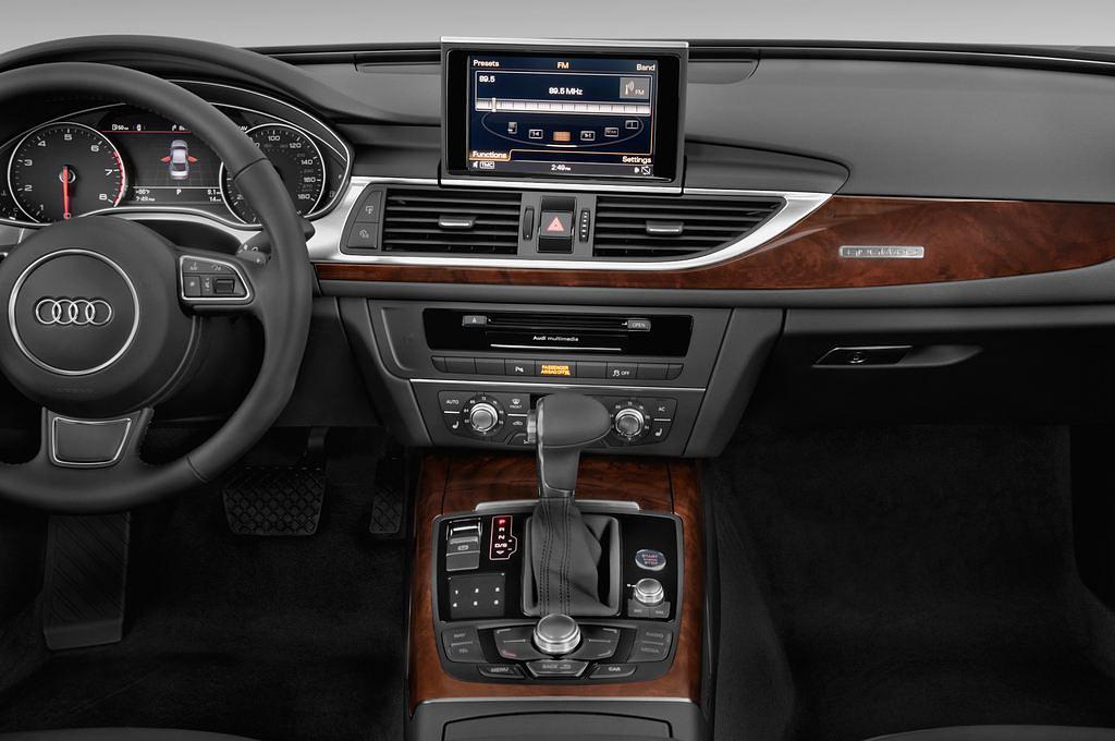 Audi A6 (Baujahr 2012) - 4 Türen Mittelkonsole