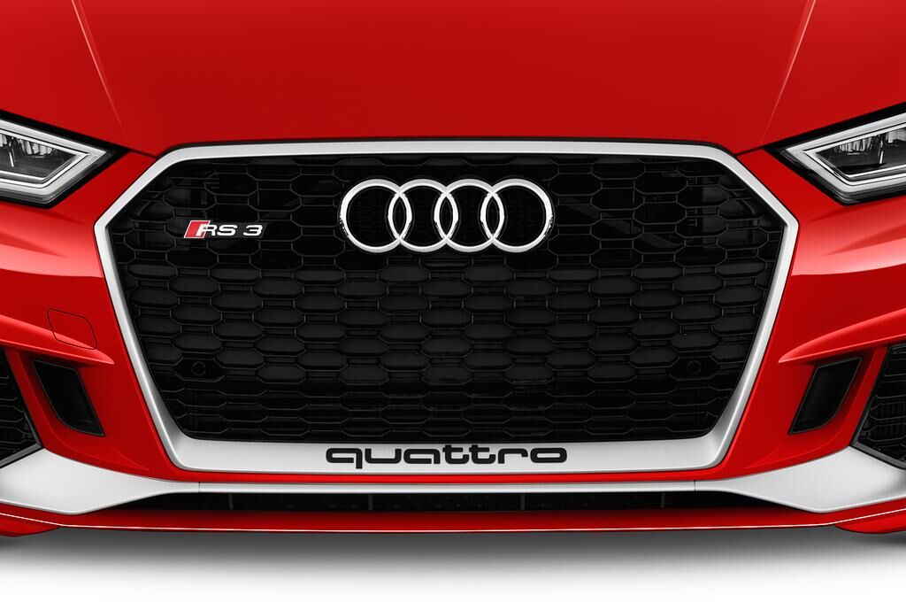 Audi RS 3 (Baujahr 2019) - 4 Türen Kühlergrill und Scheinwerfer