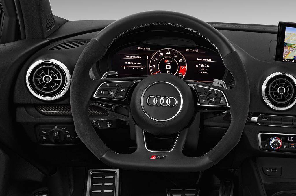 Audi RS 3 (Baujahr 2019) - 4 Türen Lenkrad