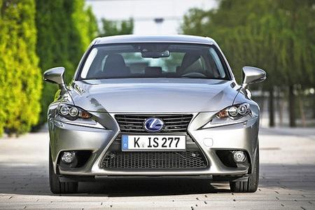 Lexus IS 300h siegt beim Vergleichstest von „WhatCar?“