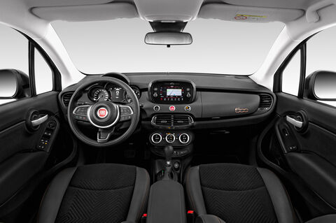 FIAT 500X (Baujahr 2019) Cross 5 Türen Cockpit und Innenraum