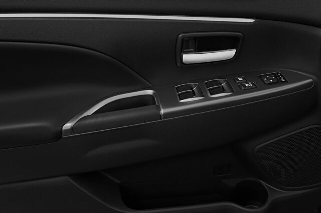 Mitsubishi ASX (Baujahr 2019) Active + 5 Türen Bedienungselemente Tür