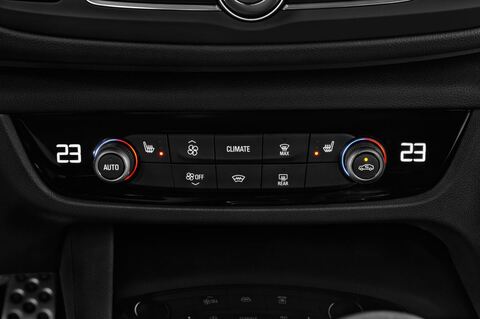 Opel Insignia Grand Sport (Baujahr 2017) Dynamic 5 Türen Temperatur und Klimaanlage