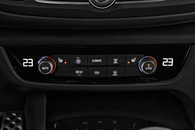 Opel Insignia Grand Sport (Baujahr 2017) Dynamic 5 Türen Temperatur und Klimaanlage