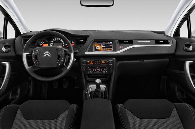 Citroen C5 Berline (Baujahr 2016) Selection 4 Türen Cockpit und Innenraum