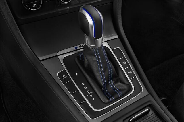 Volkswagen Golf (Baujahr 2015) E-Golf 5 Türen Schalthebel