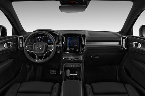 Volvo XC40 (Baujahr 2018) R-Design 5 Türen Cockpit und Innenraum