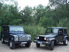 Jeep Wrangler vs. Land Rover Defender - Dinosaurier-Treff