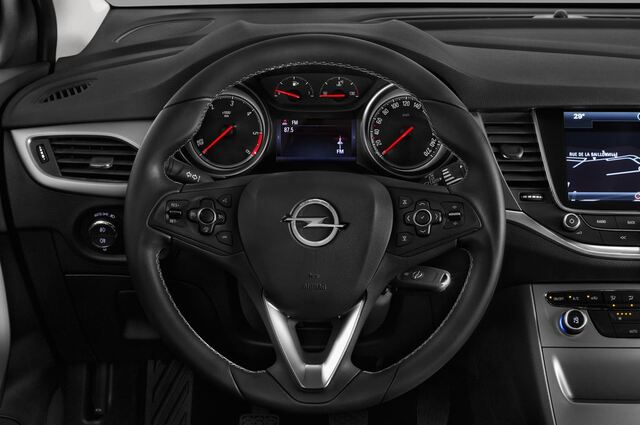 Opel Astra Sports Tourer (Baujahr 2017) Edition 5 Türen Lenkrad