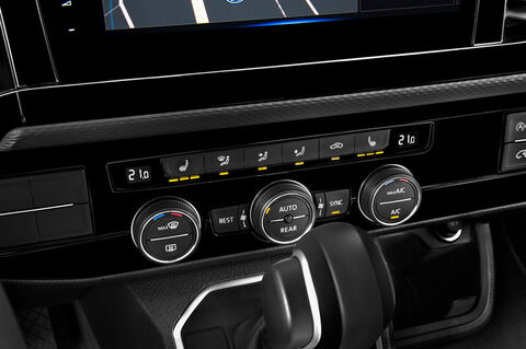 Volkswagen Multivan (Baujahr 2020) Highline 5 Türen Temperatur und Klimaanlage