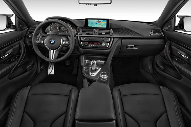 BMW M4 (Baujahr 2015) M4 2 Türen Cockpit und Innenraum
