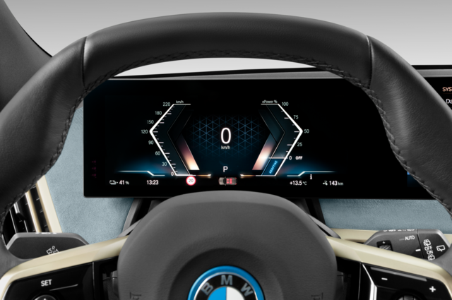 BMW iX (Baujahr 2022) Base 5 Türen Tacho und Fahrerinstrumente