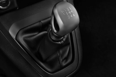 Peugeot Traveller (Baujahr 2017) Allure 4 Türen Schalthebel