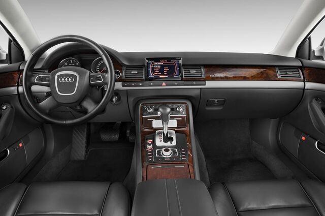 Audi A8 L (Baujahr 2010) - 4 Türen Cockpit und Innenraum