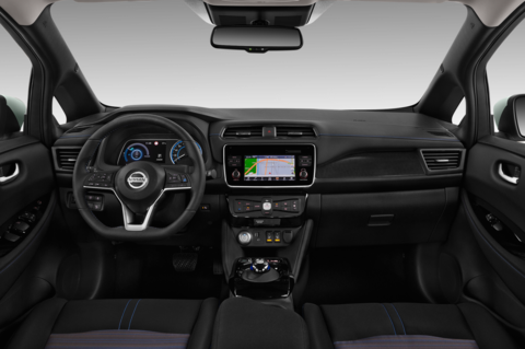Nissan Leaf (Baujahr 2018) N Connecta 5 Türen Cockpit und Innenraum