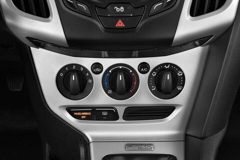 Ford Focus (Baujahr 2011) Titanium 5 Türen Temperatur und Klimaanlage
