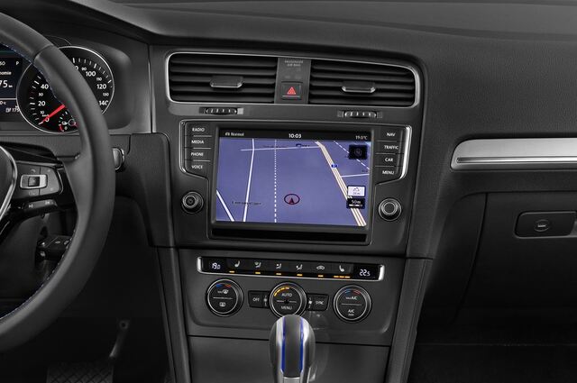 Volkswagen Golf (Baujahr 2015) E-Golf 5 Türen Mittelkonsole