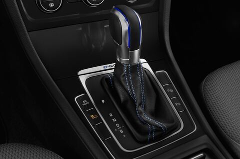 Volkswagen Golf (Baujahr 2017) e 5 Türen Schalthebel