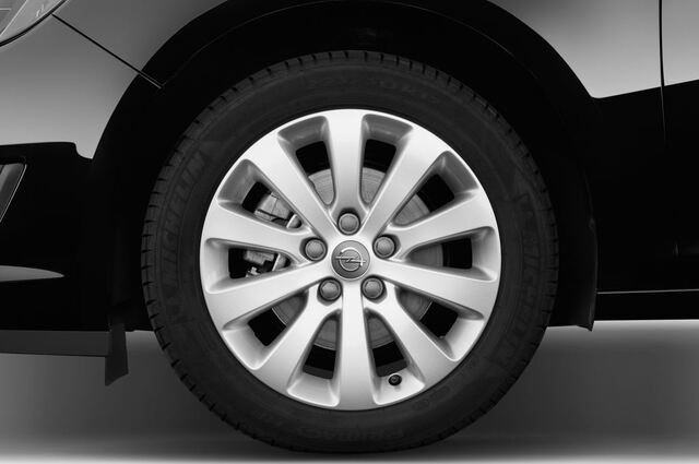 Opel Astra (Baujahr 2015) Style 5 Türen Reifen und Felge