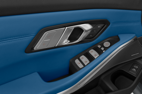 BMW 3 Series (Baujahr 2023) M340d 5 Türen Bedienungselemente Tür