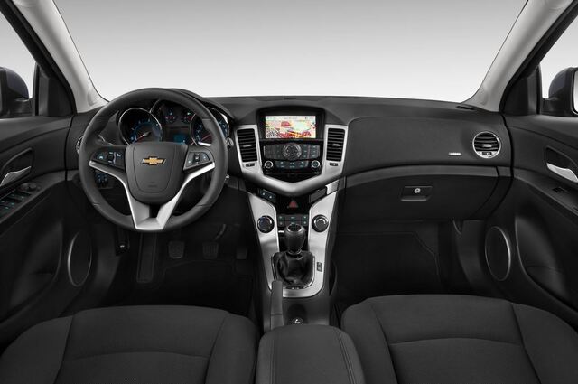 Chevrolet Cruze (Baujahr 2013) LTZ 5 Türen Cockpit und Innenraum