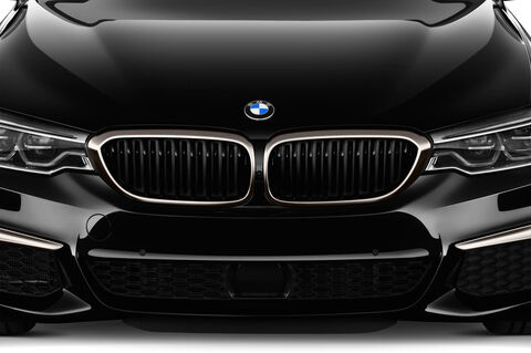 BMW 5 Series (Baujahr 2018) - 4 Türen Kühlergrill und Scheinwerfer