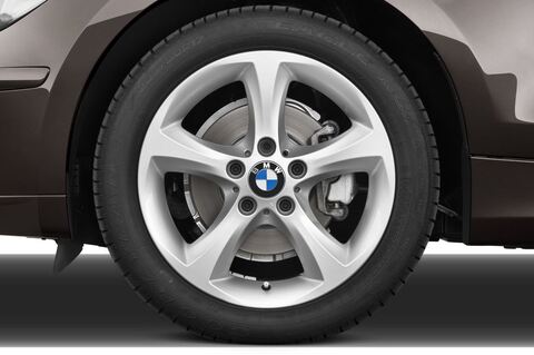 BMW 1 Series (Baujahr 2010) 130i 5 Türen Reifen und Felge