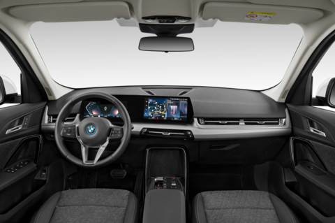 BMW X1 Plug-in Hybrid (Baujahr 2023) Base 5 Türen Cockpit und Innenraum