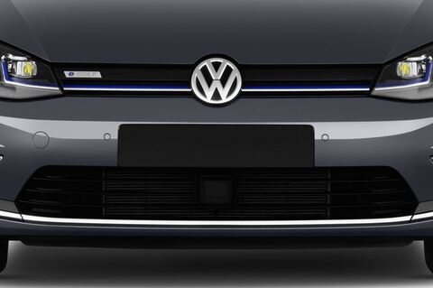 Volkswagen Golf (Baujahr 2017) e 5 Türen Kühlergrill und Scheinwerfer