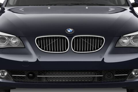 BMW 5 Series (Baujahr 2009) 535d 5 Türen Kühlergrill und Scheinwerfer