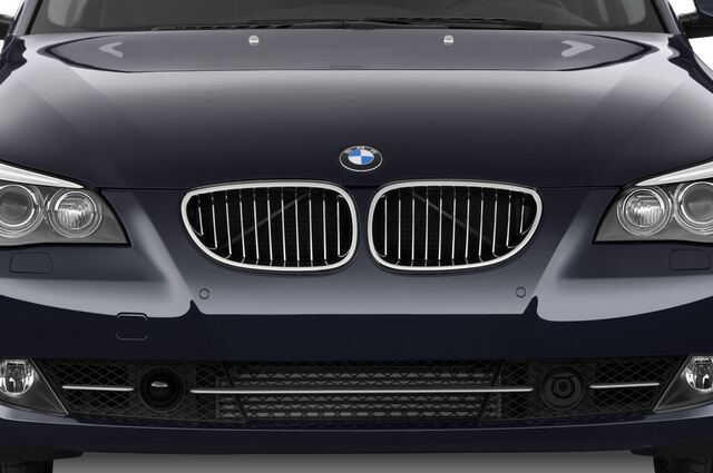 BMW 5 Series (Baujahr 2009) 535d 5 Türen Kühlergrill und Scheinwerfer