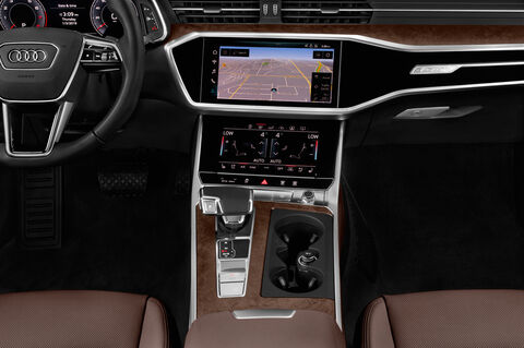 Audi A6 (Baujahr 2019) - 4 Türen Mittelkonsole