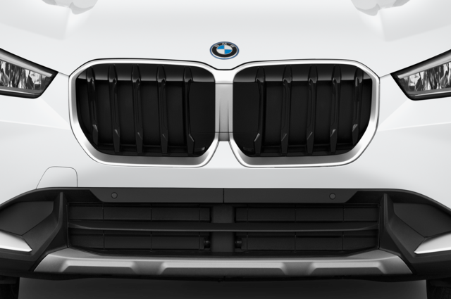 BMW X1 Plug-in Hybrid (Baujahr 2023) Base 5 Türen Kühlergrill und Scheinwerfer