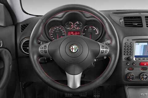 Alfa Romeo GT (Baujahr 2009) Quadrifoglio Verde 3 Türen Lenkrad