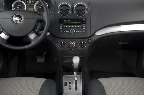 Chevrolet Aveo (Baujahr 2010) LT 4 Türen Mittelkonsole