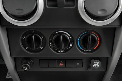 Jeep Wrangler (Baujahr 2010) Sahara 3 Türen Temperatur und Klimaanlage