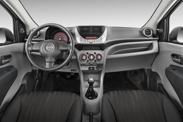 Nissan Pixo (Baujahr 2010) Visia 5 Türen Cockpit und Innenraum