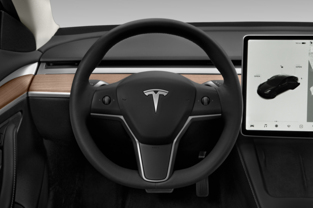Tesla Model 3 (Baujahr 2022) Long Range 4 Türen Lenkrad