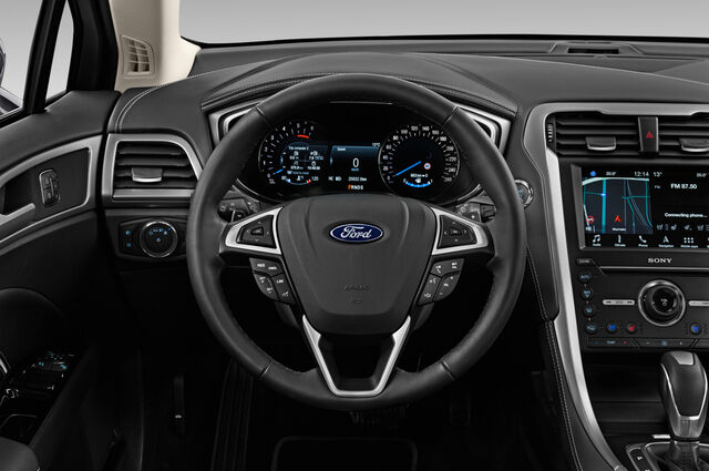 Ford Mondeo (Baujahr 2020) Vignale 4 Türen Lenkrad