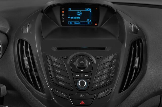 Ford Tourneo Courier (Baujahr 2015) Titanium 5 Türen Radio und Infotainmentsystem