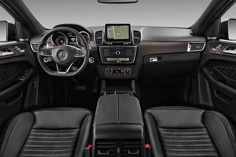 Mercedes GLE (Baujahr 2016) AMG Line 5 Türen Cockpit und Innenraum