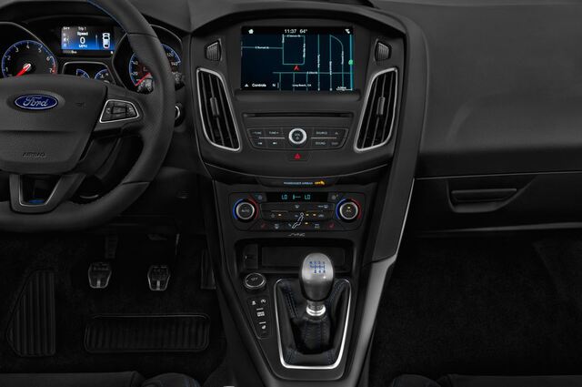 Ford Focus (Baujahr 2017) RS 5 Türen Mittelkonsole