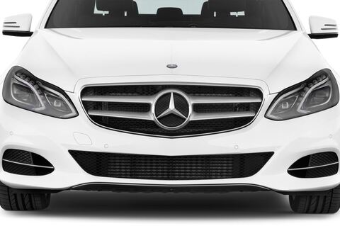 Mercedes E-Class (Baujahr 2015) Avantgarde 4 Türen Kühlergrill und Scheinwerfer