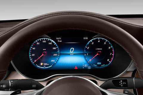 Mercedes GLC Coupe (Baujahr 2020) - 5 Türen Tacho und Fahrerinstrumente