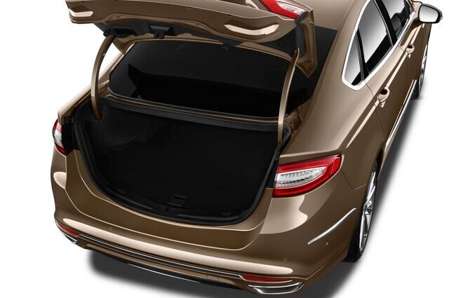 Ford Mondeo (Baujahr 2016) Vignale 4 Türen Kofferraum