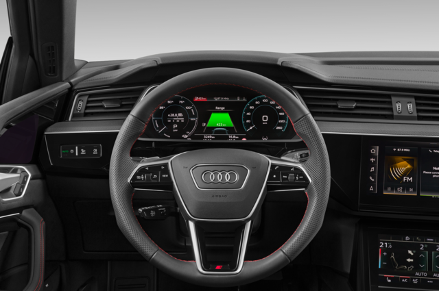 Audi Q8 e-tron Sportback (Baujahr 2023) Advanced 5 Türen Lenkrad