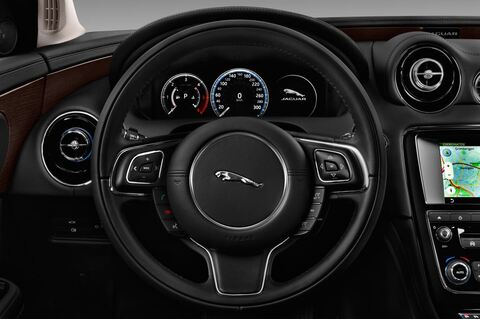 Jaguar XJ (Baujahr 2016) Premium Luxury 4 Türen Lenkrad